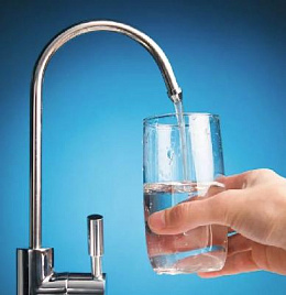 Питьевая вода. Как заботиться о детях, когда они пьют воду?